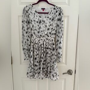 Vince Camuto Black and White Fit and Flare Long Sleeve Dress (size XS)
